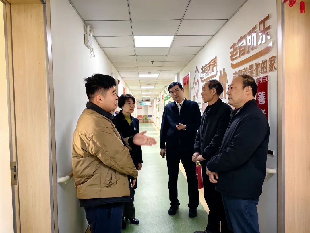 隨后召開座談會，2.jpg